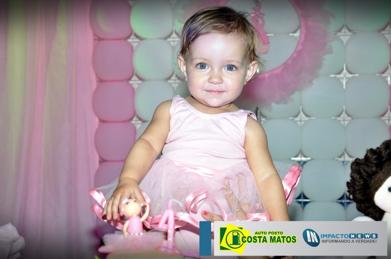 A Nicolly completou o seu 1º ano ao lado do Papai Luciano e da Mamãe Ana Paula
