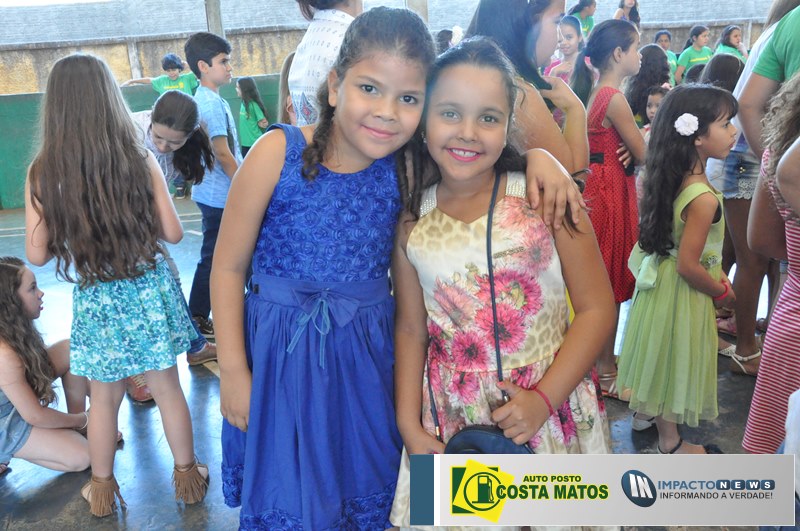 Dia das Crianças na E.E. 13 de Maio com fotos do desfile dos pequeninos