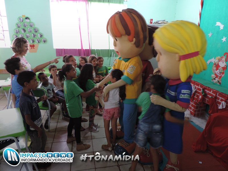 Visita dos personagens do AGRINHO nas escolas em Deodápolis, veja