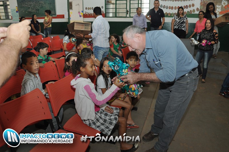 Entrega de ovos de páscoa para a Rede Municipal de Ensino em Deodápolis