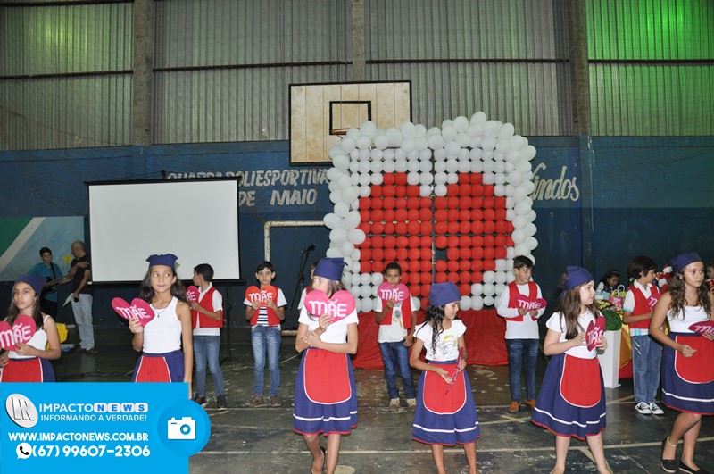 Comemoração do Dia das Mães na Escola Estadual 13 de Maio