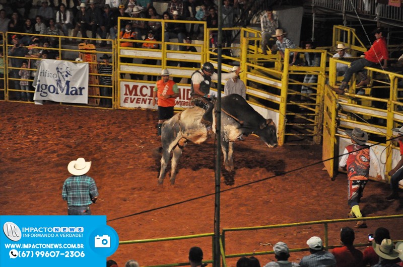 Fotos da 22ª Expoad - Noite de Domingo