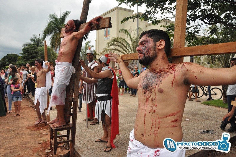 Celebração da Paixão do Senhor e encenação da 'Via Sacra' pelas ruas de Deodápolis
