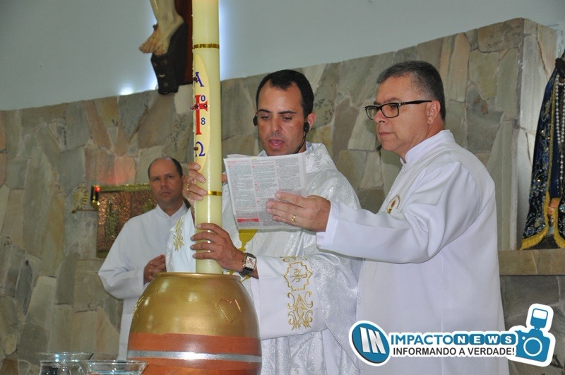 Vigília Pascal realizada na Paróquia Nossa Senhora Aparecida em Deodápolis no sábado de aleluia; veja as fotos