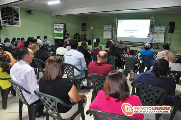 Reunião do Sicredi e associados e assinatura da parceria junto ao município no programa 'A união faz a vida'
