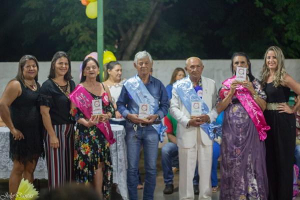 Baile da Primavera ocorreu no CCI com desfile da melhor idade e muita musica dançante