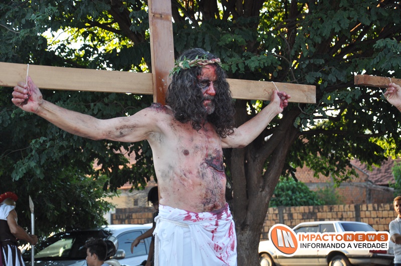 Católicos participaram de evento de celebração da morte e paixão de Jesus Cristo em Deodápolis