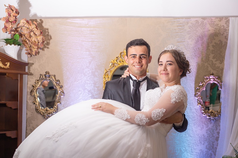 Veja aqui as fotos do casamento de Marta e Weslei realizado no salão da Associação dos Amigos de Presidente Castelo
