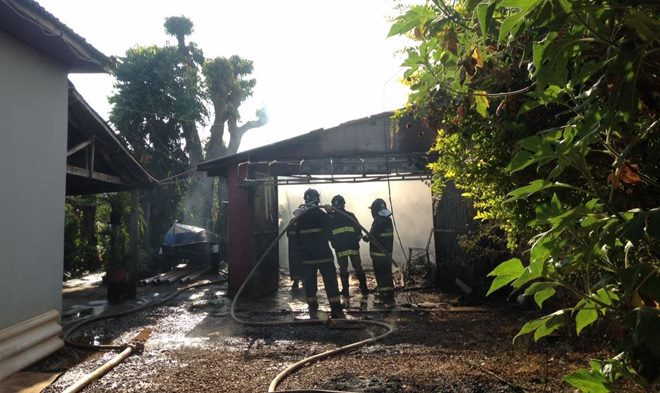 Incêndio destrói oficina de eletroeletrônicos no centro de Dourados