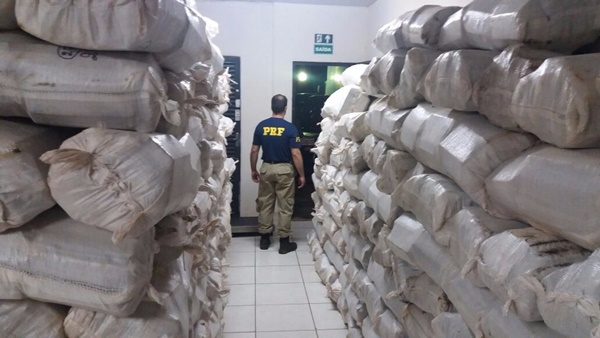 PRF apreende 6,5 toneladas de maconha em carreta