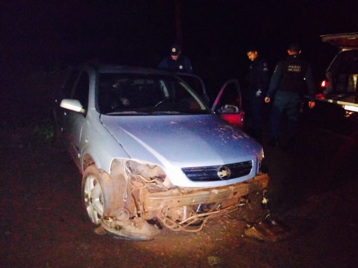 Motorista cai em barranco com veículo carregado com maconha