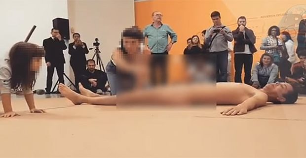 Promotoria investiga vídeo em que criança interage com artista nu
