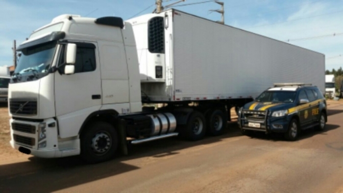 Caminhão roubado em Santa Catarina é apreendido em MS