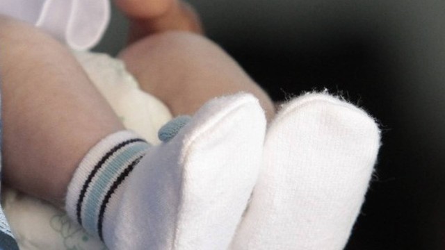 Bebê de 4 meses sofre abuso sexual e pega DST; família é suspeita
