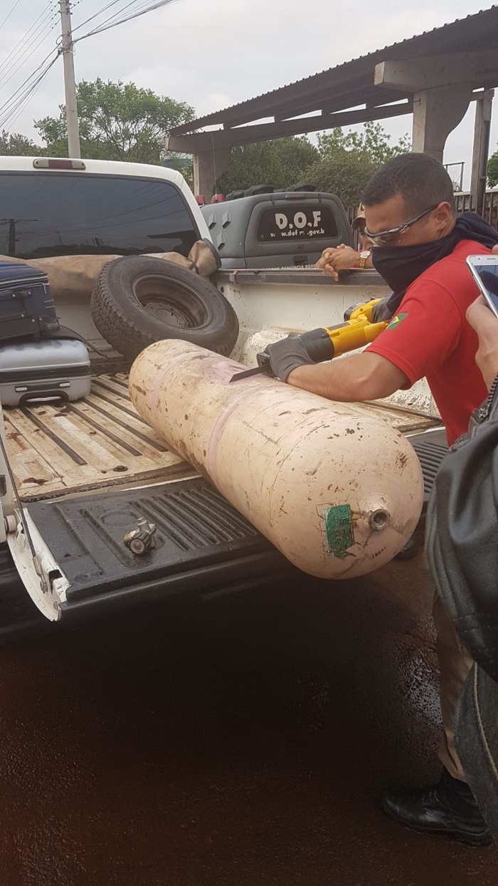 Homem é preso levando maconha em cilindro de gás