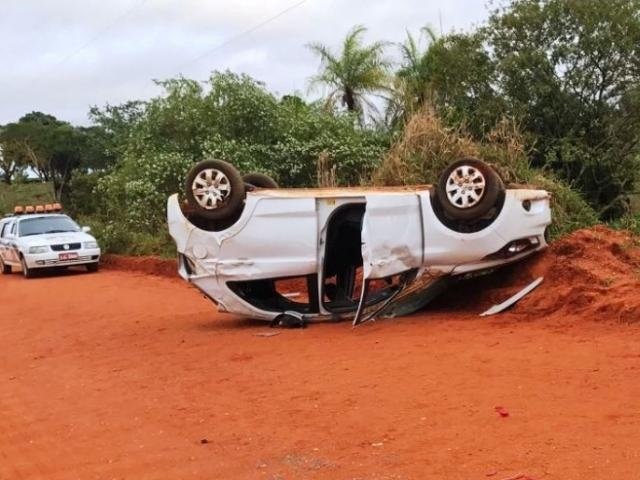Jovem morre e outras quatro pessoas ficaram feridas após capotamento