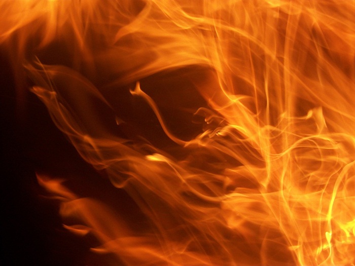 Veiculo foi destruído por incêndio que será investigado pela Policia Civil em Deodápolis