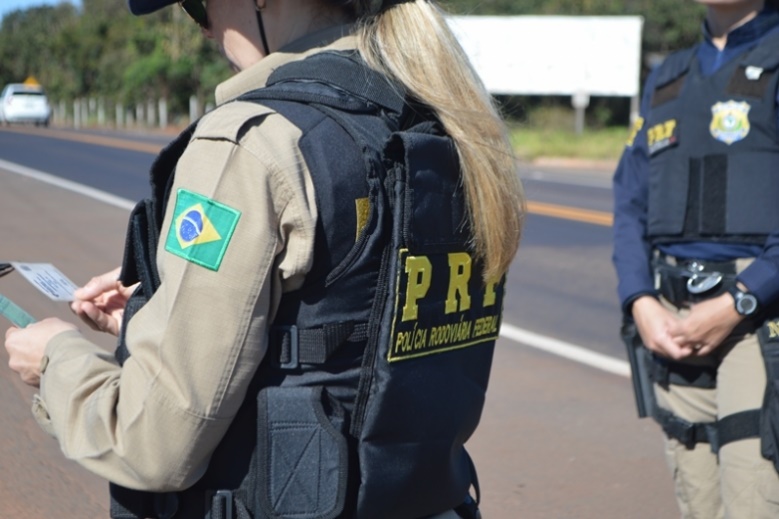 Polícia aplica 18 multas por hora no feriado por excesso de velocidade