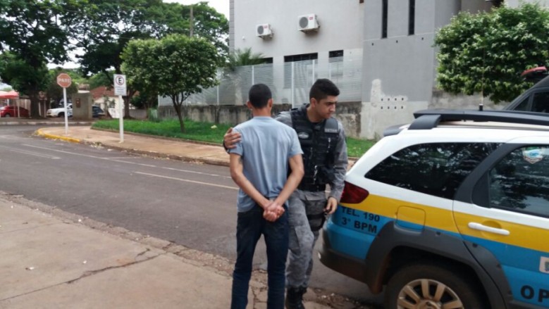 Jovem e mulher são presos com veículos furtados em MG