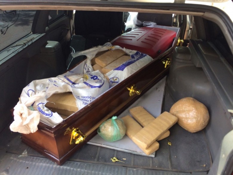 Motorista sai de MS com caixão cheio de maconha e acaba preso
