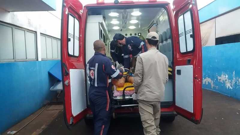 Mulher cai de garupa de motocicleta e morre no hospital