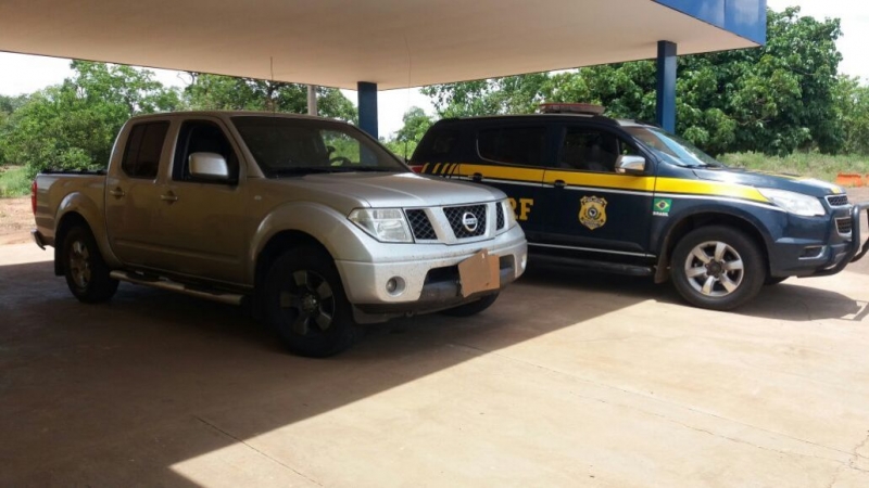 Jovem é preso com carro roubado e munições de calibre restrito