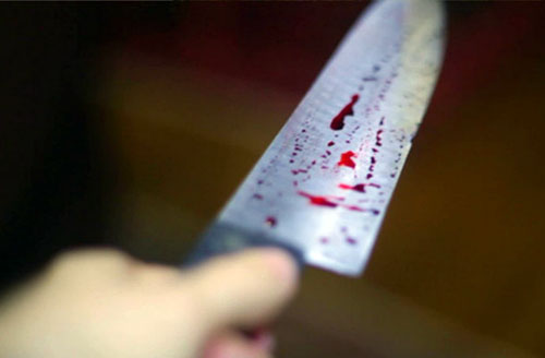 Após esfaquear irmão 14 vezes, homem se esconde em cemitério
