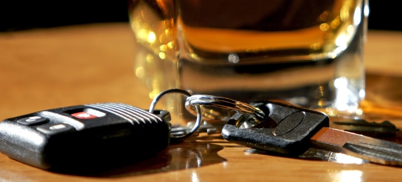 Homem foi detido por conduzir veiculo sob influencia alcoólica na Av. Presidente Cargas em Glória de Dourados