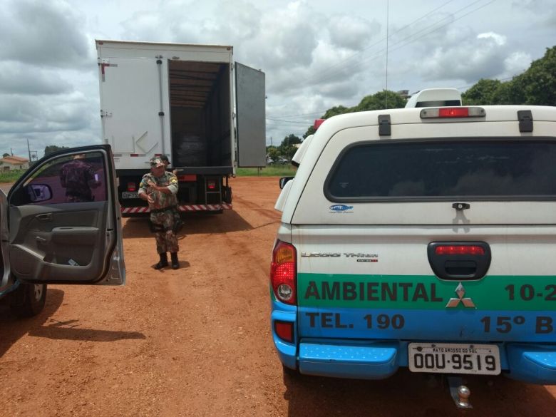 Caminhão é apreendido com uma tonelada de agrotóxicos ilegal
