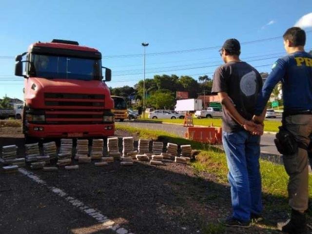 Caminhão com placas de Dourados é apreendido com 154kg de pasta base no RS