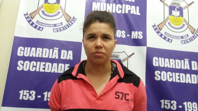 Jovem é presa na rodoviária de Dourados com um quilo de cocaína