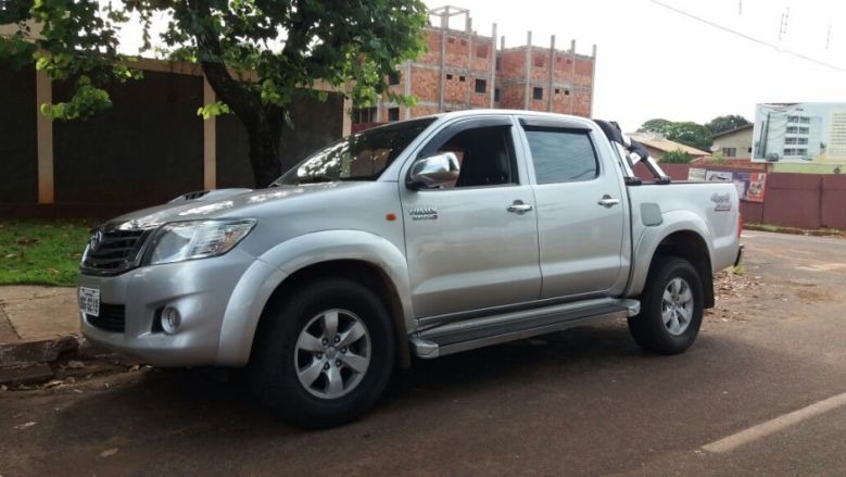 Homem é preso e diz ter sido contratado para consertar caminhonete roubada