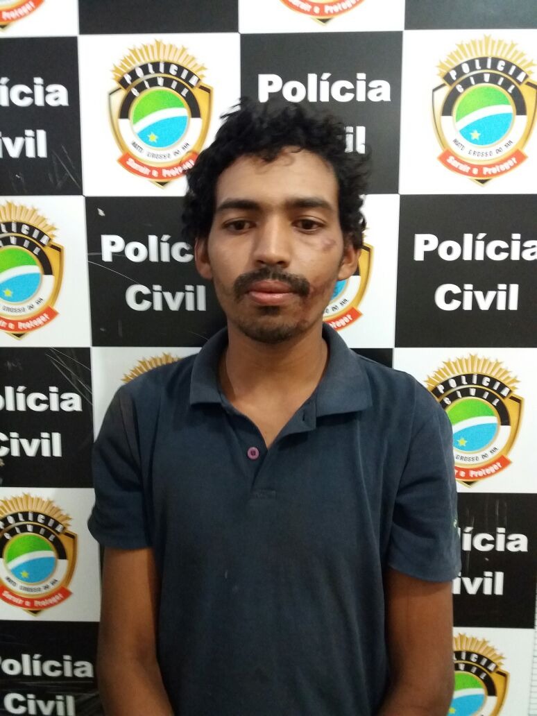 Populares flagram e homem é preso furtando moto