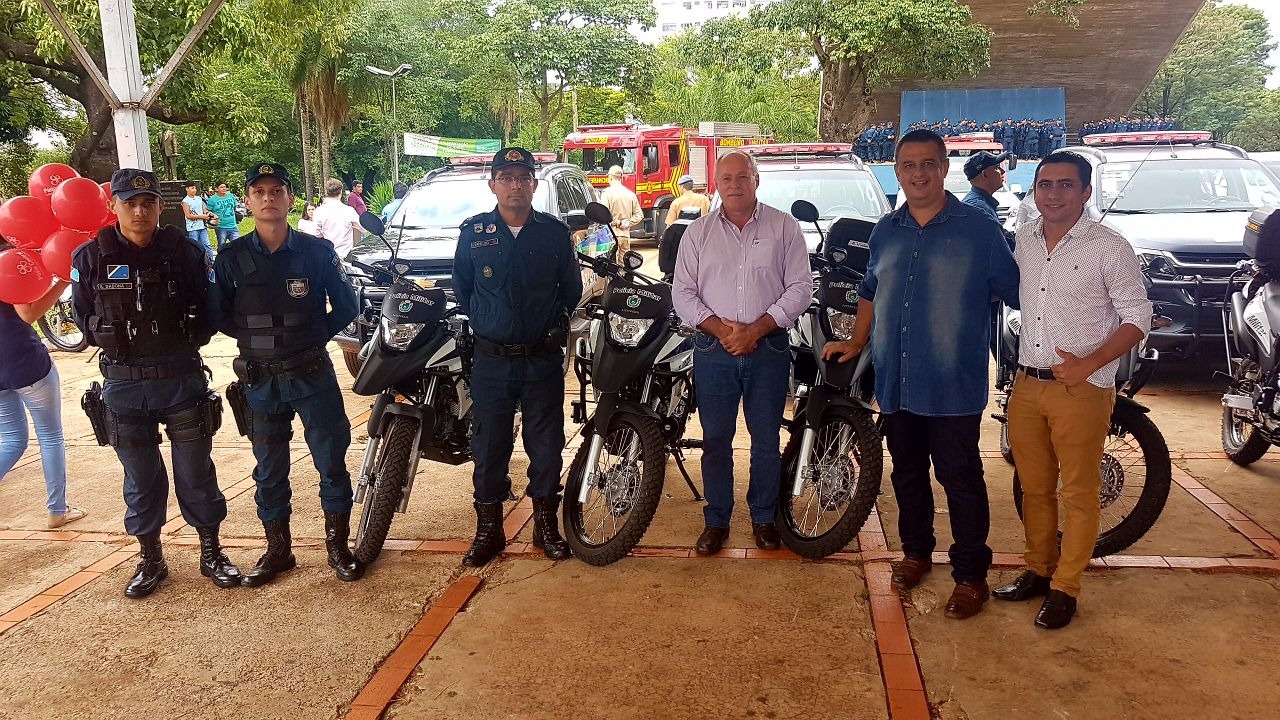  Prefeito e Vereadores receberam duas motos 0KM para a 2ª CIA da PM de Deodápolis