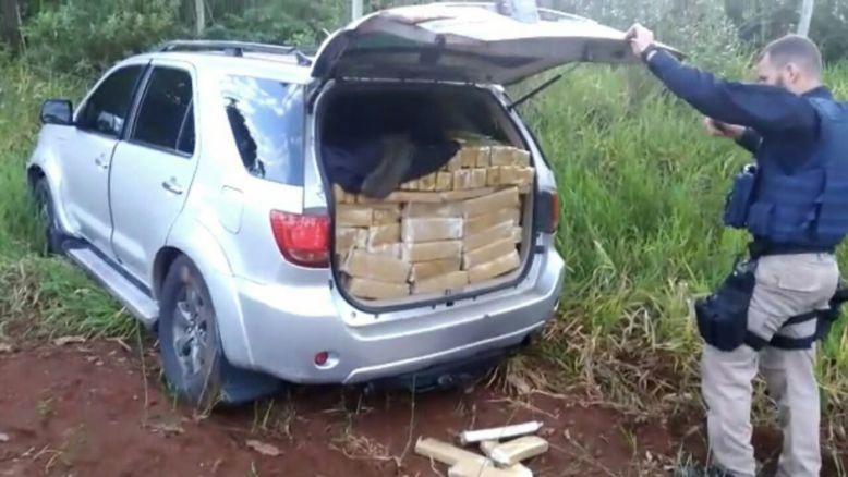 Traficante é preso com uma tonelada de maconha em carro roubado
