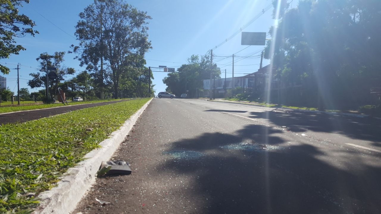 Motorista bêbado causa engavetamento com cinco carros na Afonso Pena