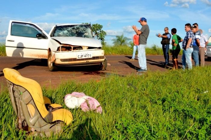 Carro teria invadido pista contrária em colisão que matou criança