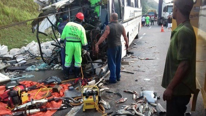 Motorista morre e 31 passageiros ficam feridos em acidente de ônibus que ocorreu em São Paulo