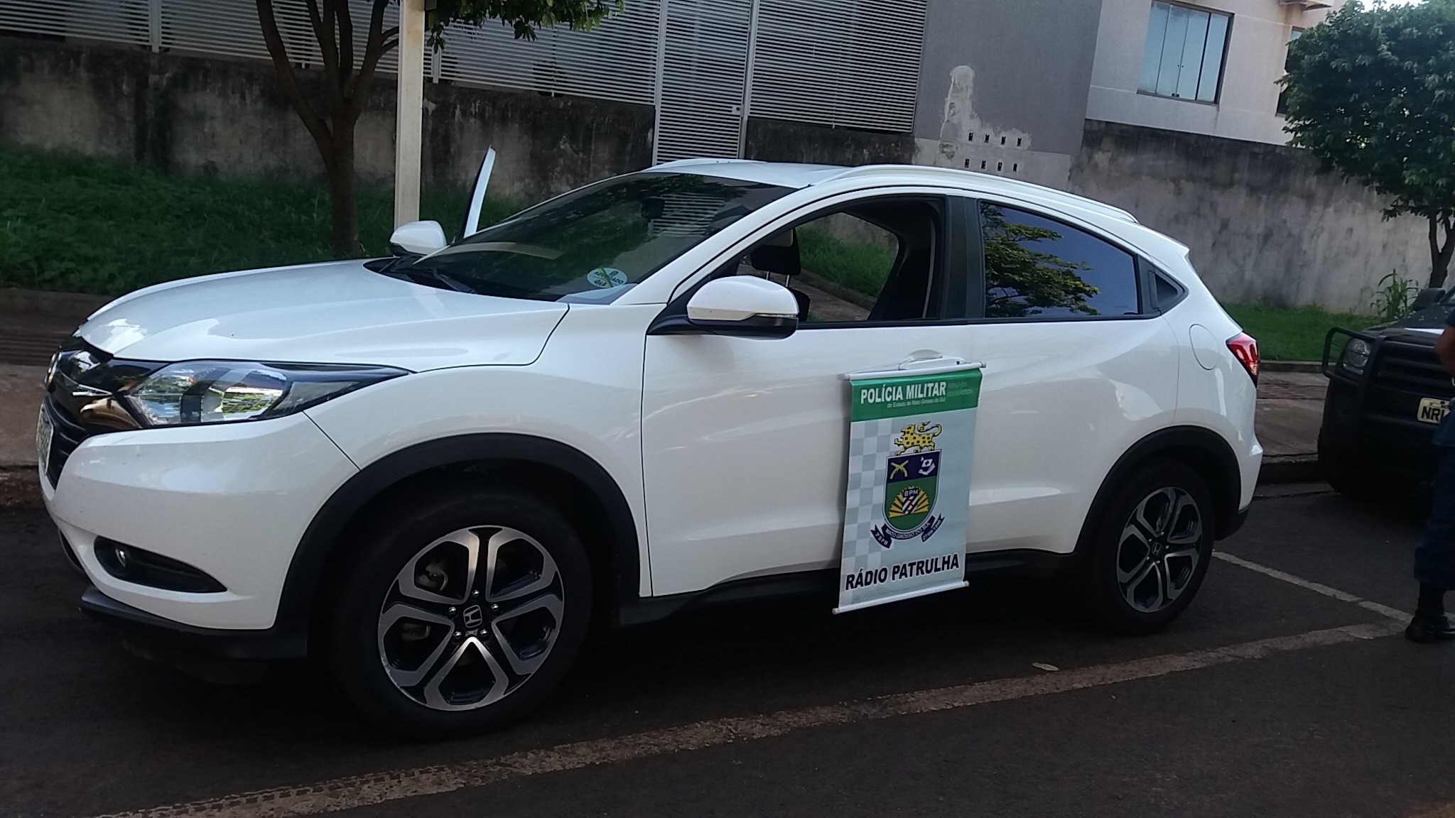 Radiopatrulha recupera carro e prende douradense