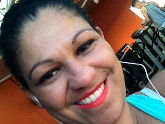 Mulher é assassinada a tiros quando estava na varanda de casa