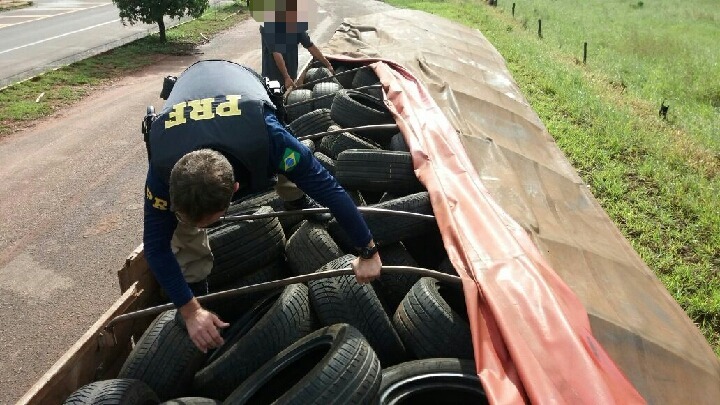 PRF apreende 2,3 mil pneus que seguiam de MS para Mogi Mirim; douradense é preso