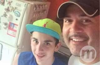 Pai acha fotos de menina nua no celular do filho e chama polícia