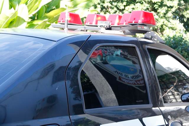 Bandidos rendem motorista de Uber e levam o carro na madrugada