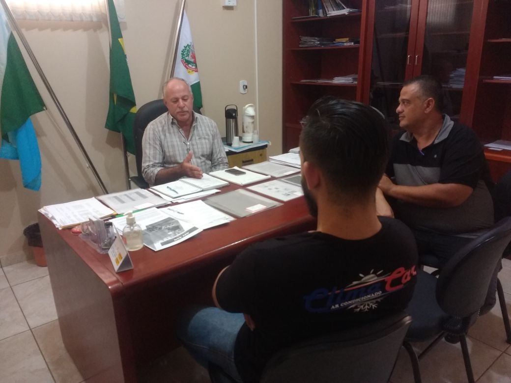 Empresário propõe realizar manutenção em ar condicionado dos veículos da frota sem custos para o município