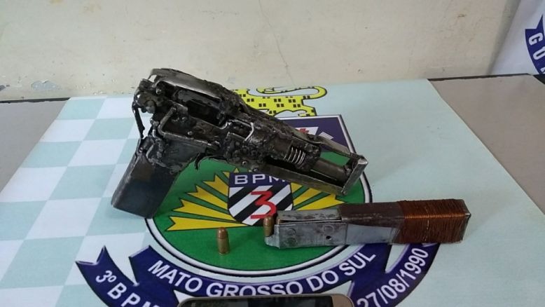 Homem é preso após ameaçar grupo com pistola “caseira”