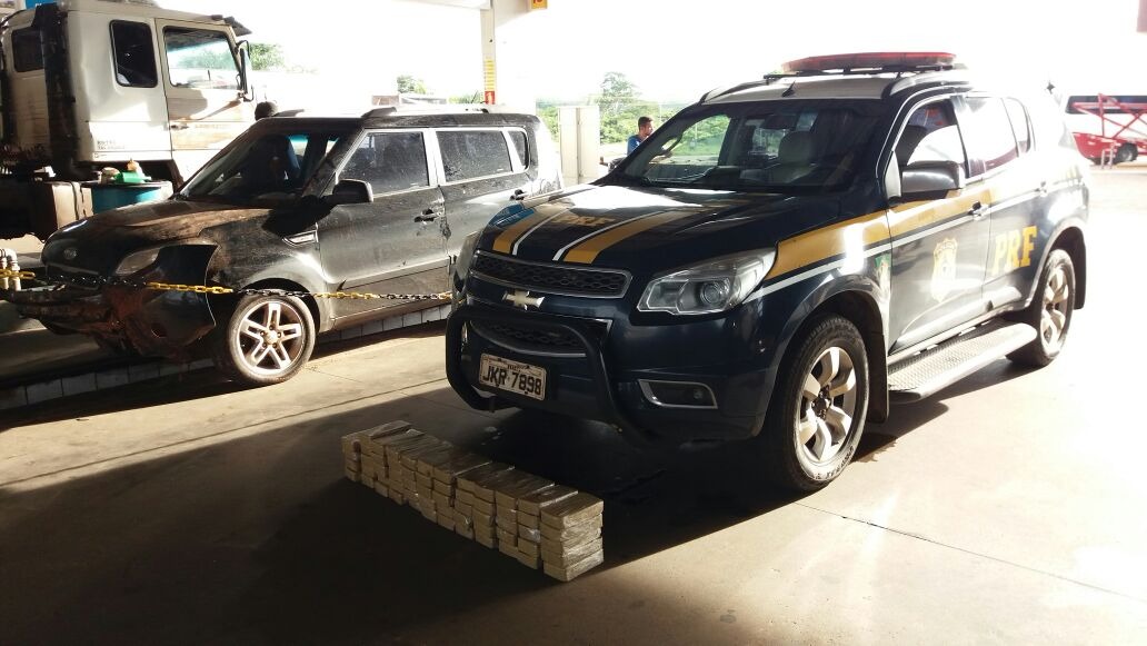 Motorista sofre acidente na BR-262 e polícia descobre cocaína em carro