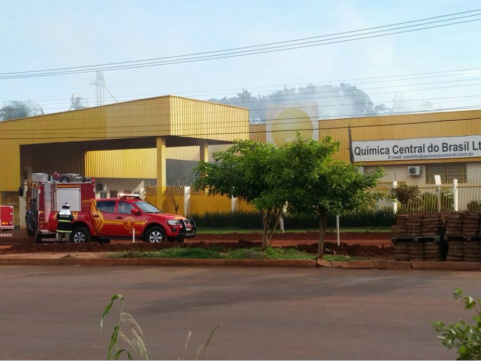 Incêndio em fábrica de produtos químicos deixa um funcionário ferido na Capital