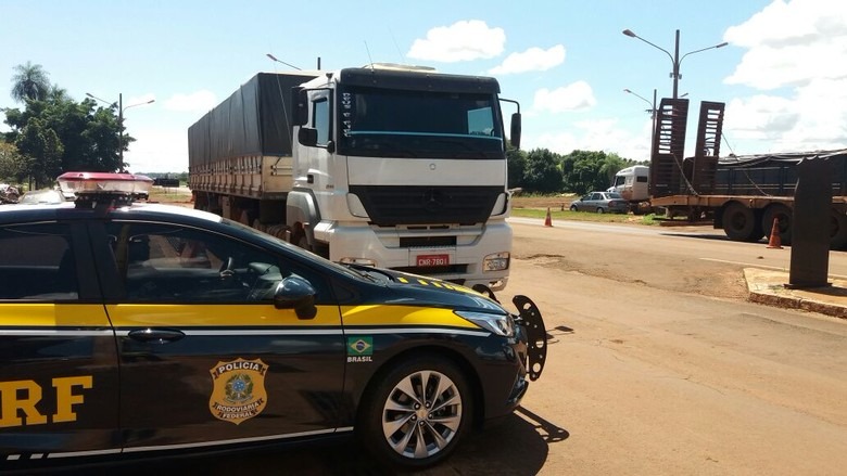 Caminhoneiro é preso com 500 quilos de maconha na BR-163