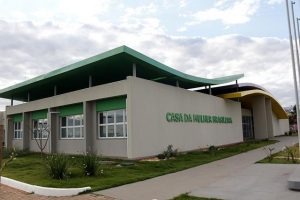 Jovem é arrastada para dentro de carro ao passear com cachorro e estuprada no Bairro Guanandi