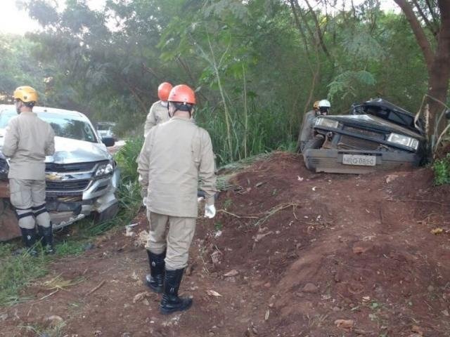 Motorista sem cinto de segurança é arremessado de veículo e morre